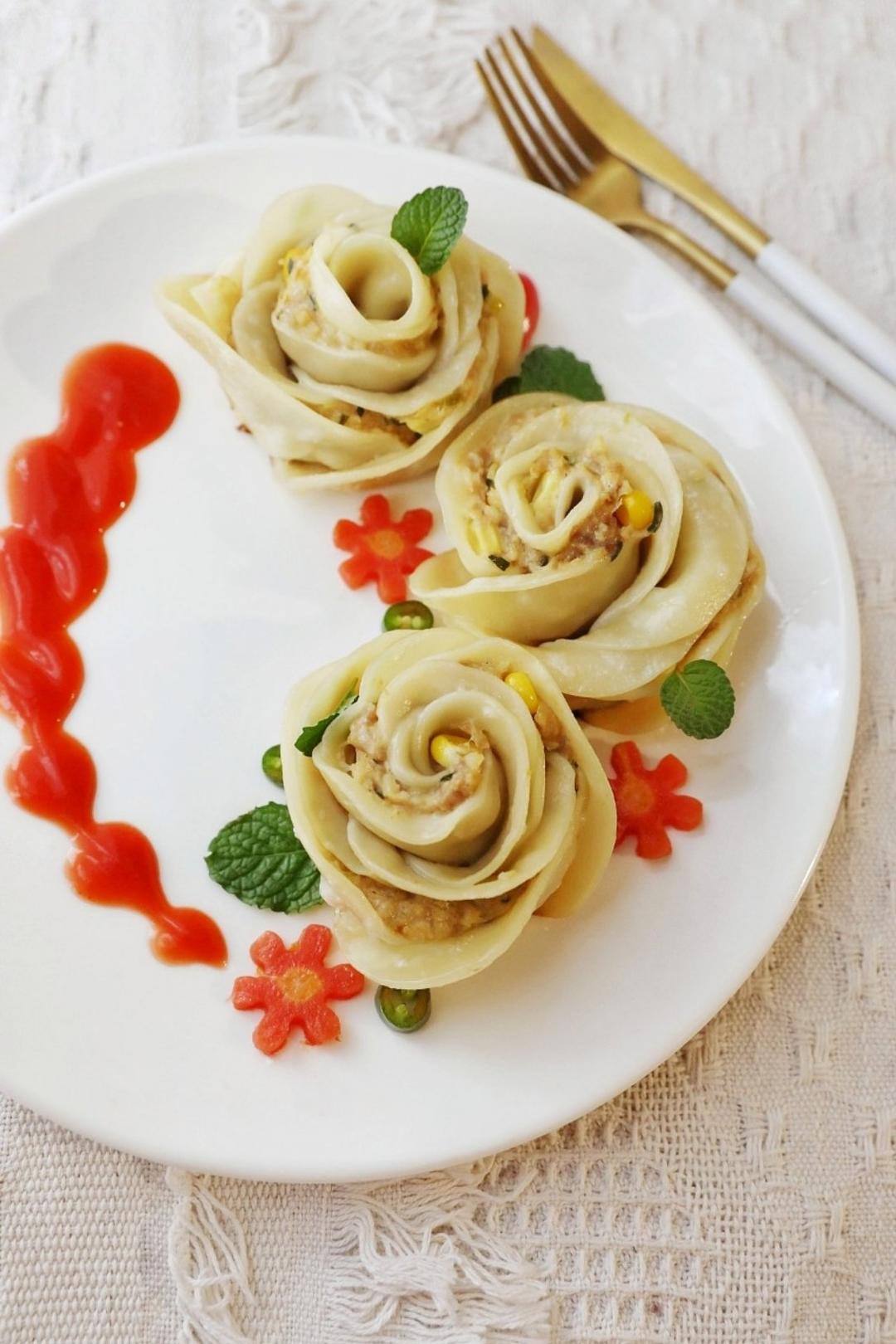 汉堡菡宝做的玫瑰花饺子