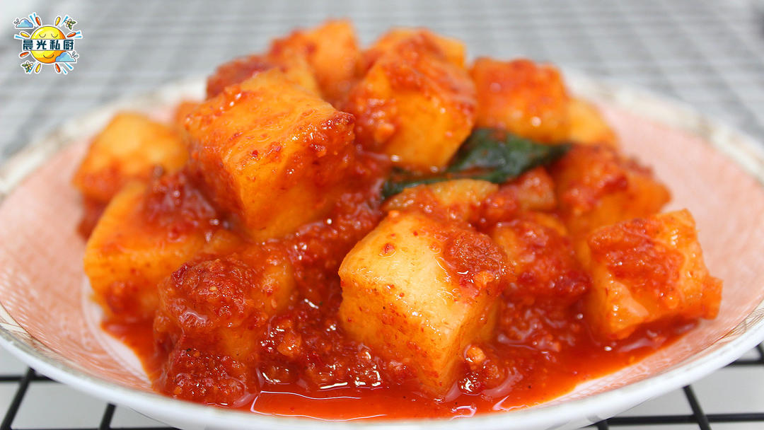 泡菜萝卜，一学就会的韩式开胃菜，各种选料与腌制技巧全部告诉你的做法