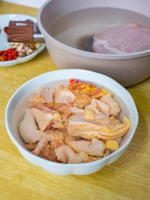 【电饭煲靓汤】奶香椰汁猪肚鸡汤的做法 步骤4