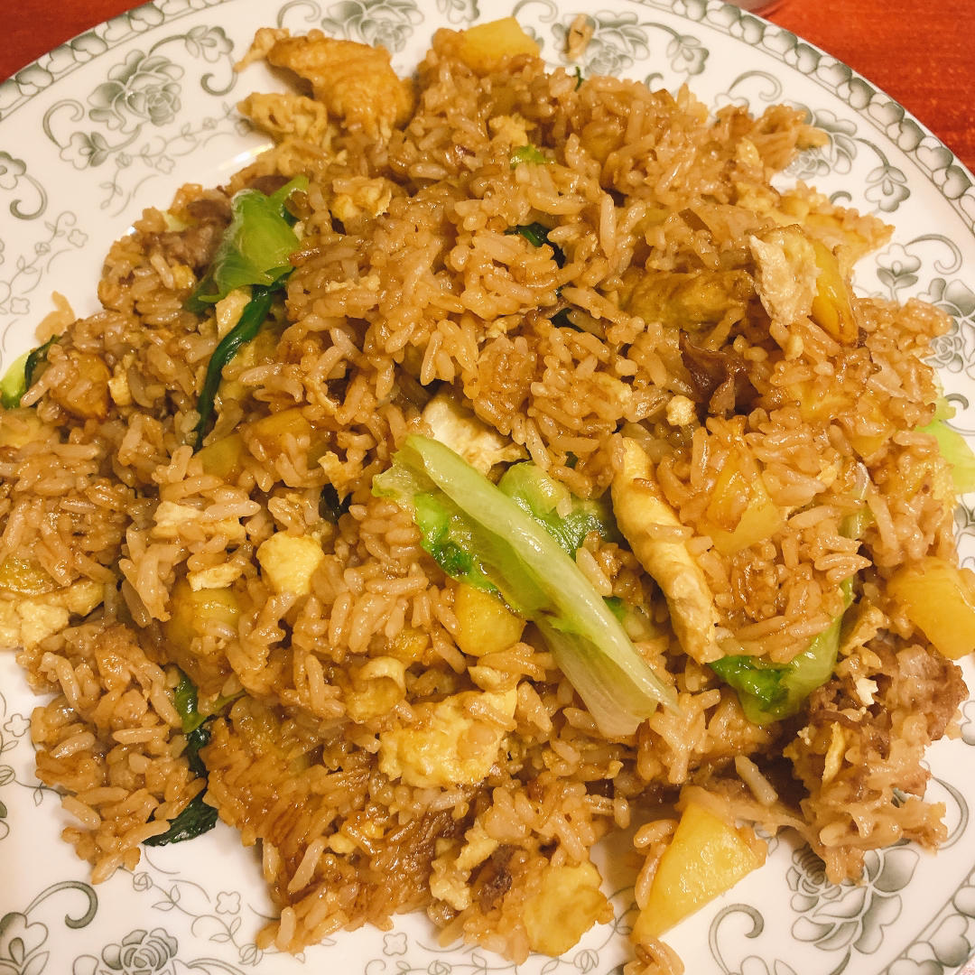 邻居抢着来我家吃土豆香肠炒饭，原来这么香！