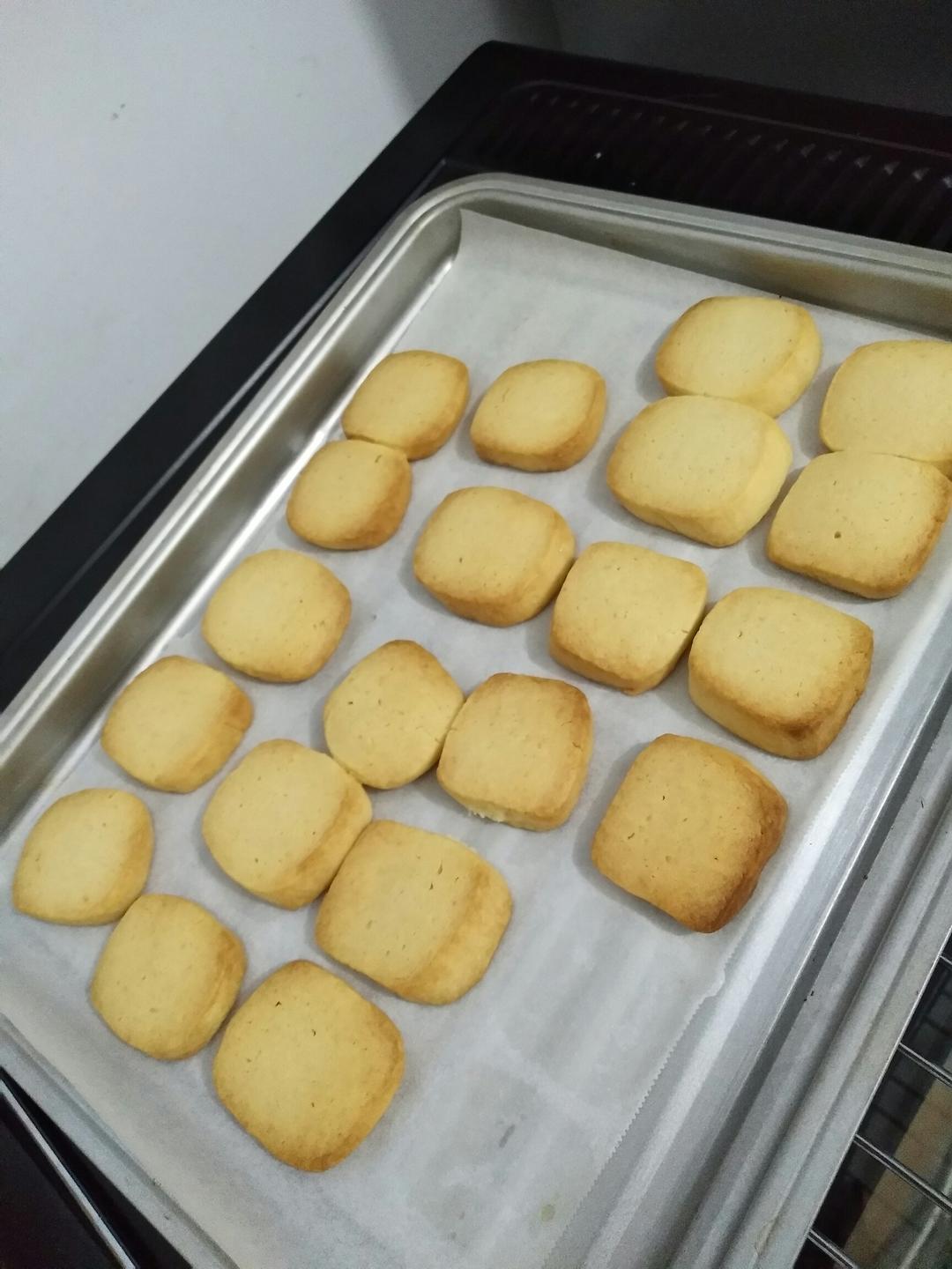 极简风炼奶小饼干