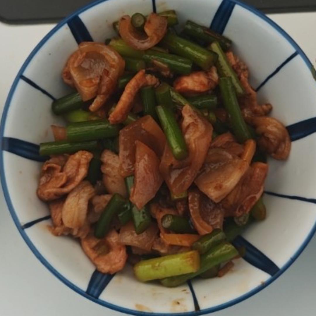 简单易做的下饭菜－蒜苔炒肉