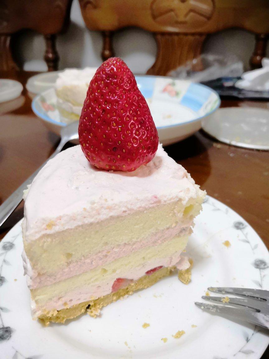 草莓季又到了，来个不用烤箱的草莓酸奶慕斯吧