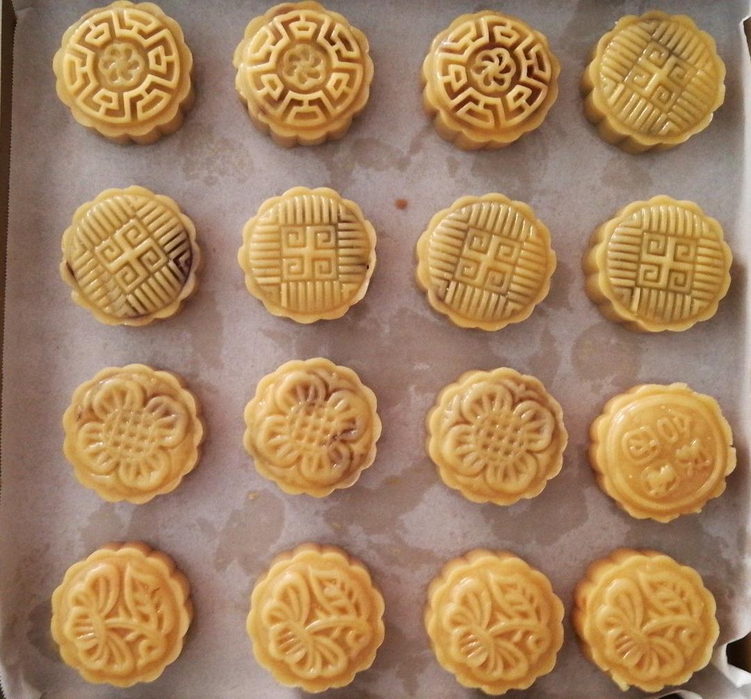 广式月饼——蛋黄莲蓉月饼