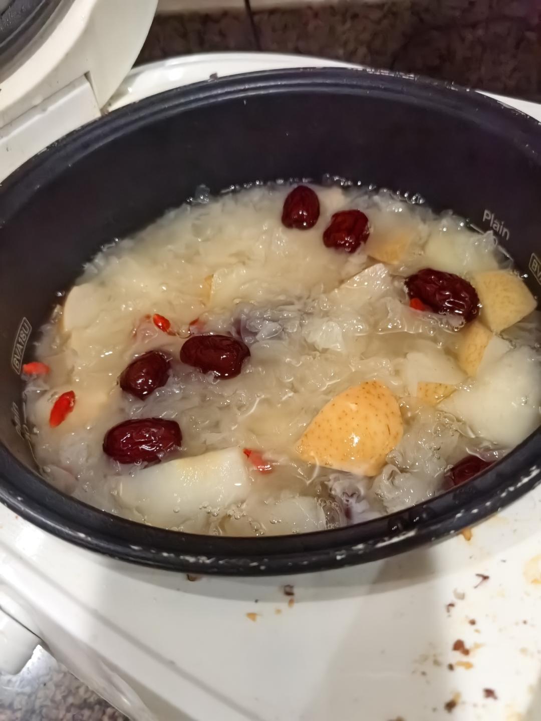 银耳雪梨羹（电饭煲版）