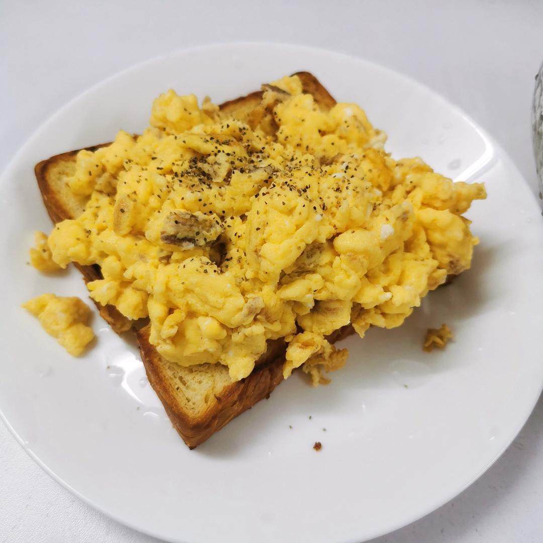 牛奶滑蛋三明治