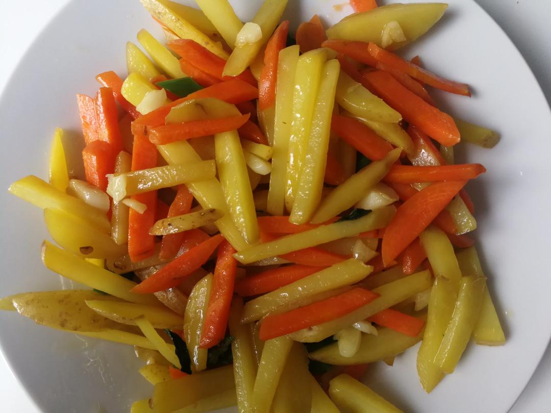 爆炒双丝土豆与胡萝卜丝