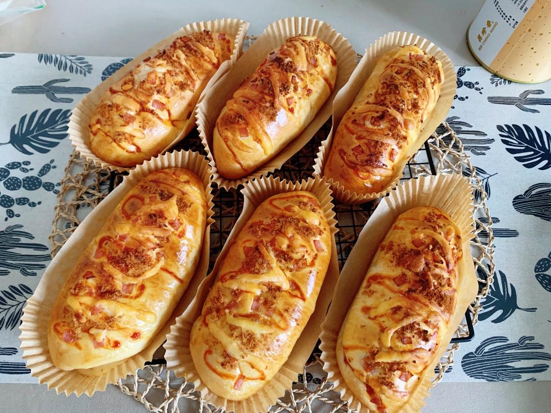 芝士火腿肉松香葱面包