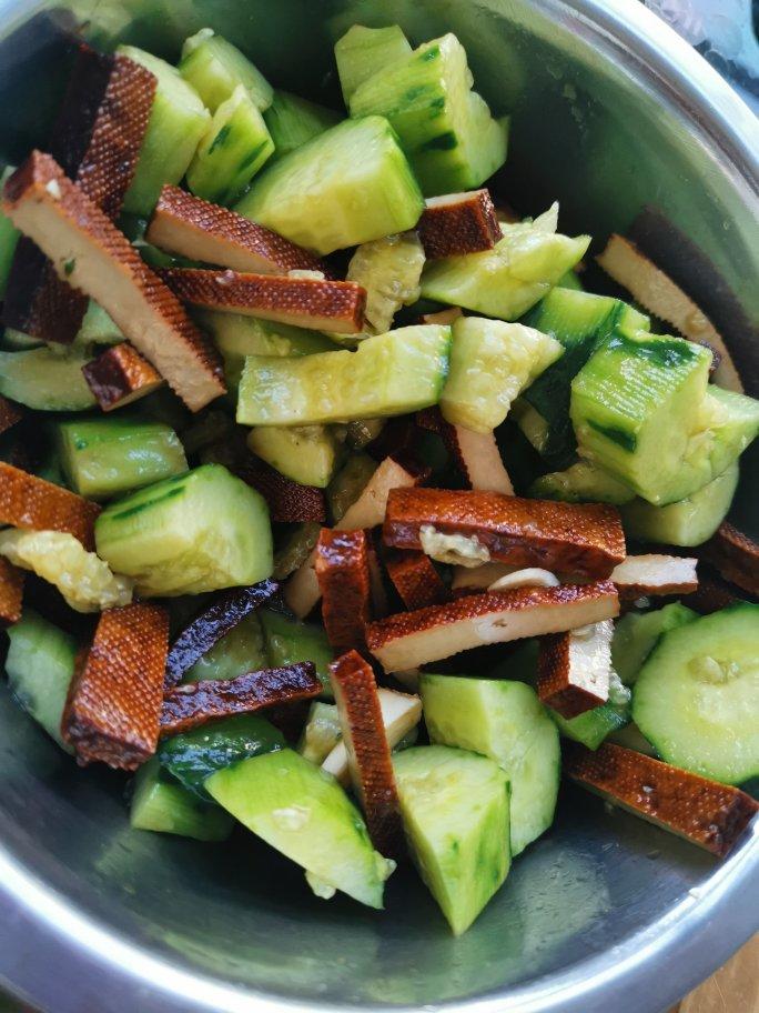 冰枫蓝心做的凉拌黄瓜豆腐干 懒人版