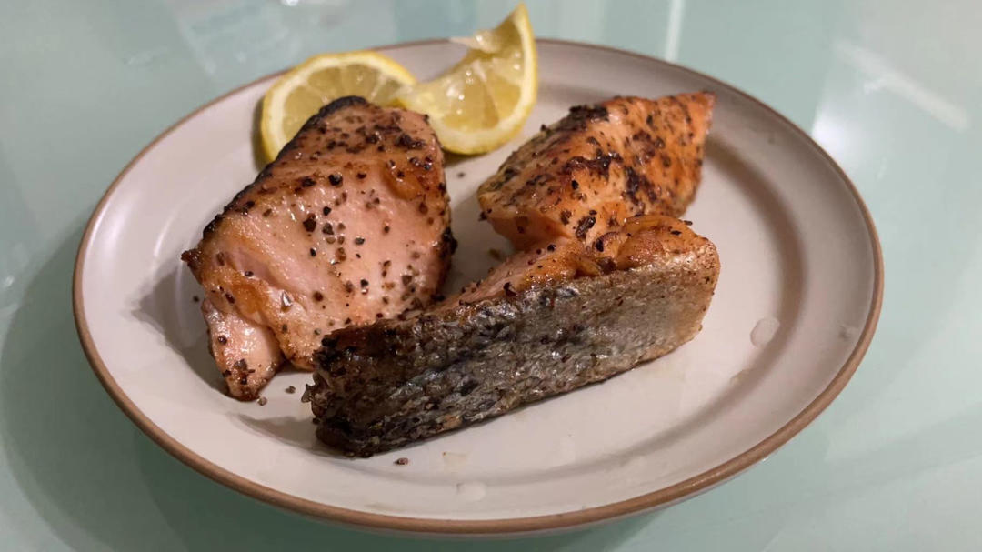 柠檬香煎三文鱼