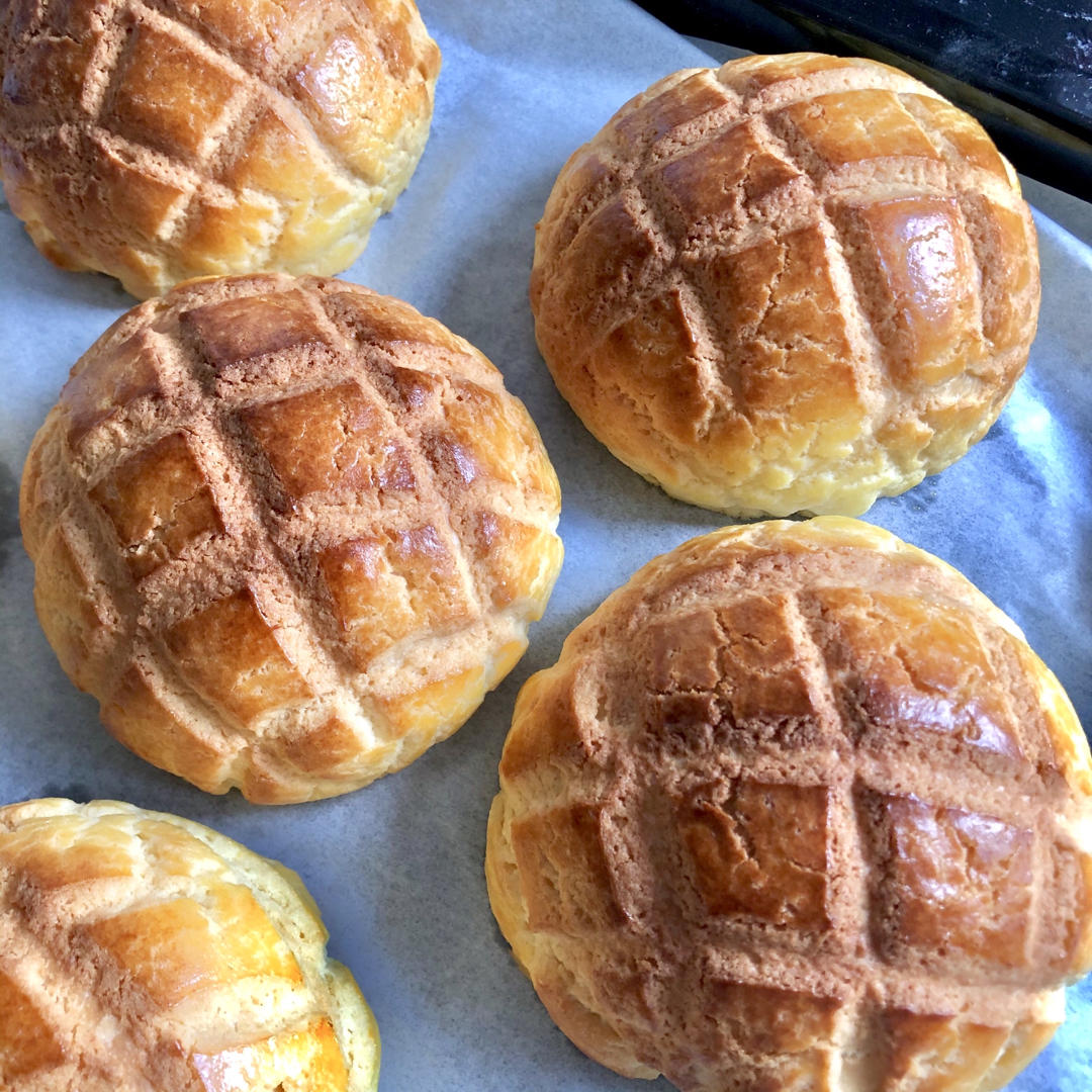 好吃到炸裂的港式菠萝包（附带制作酥皮的小视频）