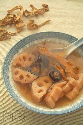 鸡棕菌莲藕汤的做法