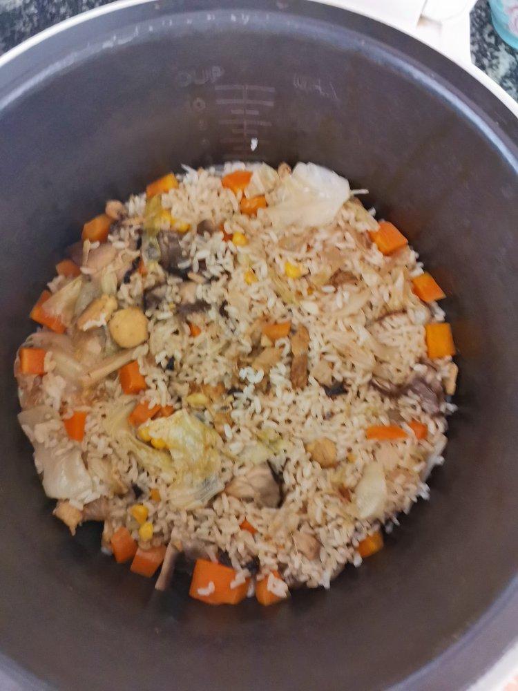 【香菇鸡肉焖饭】