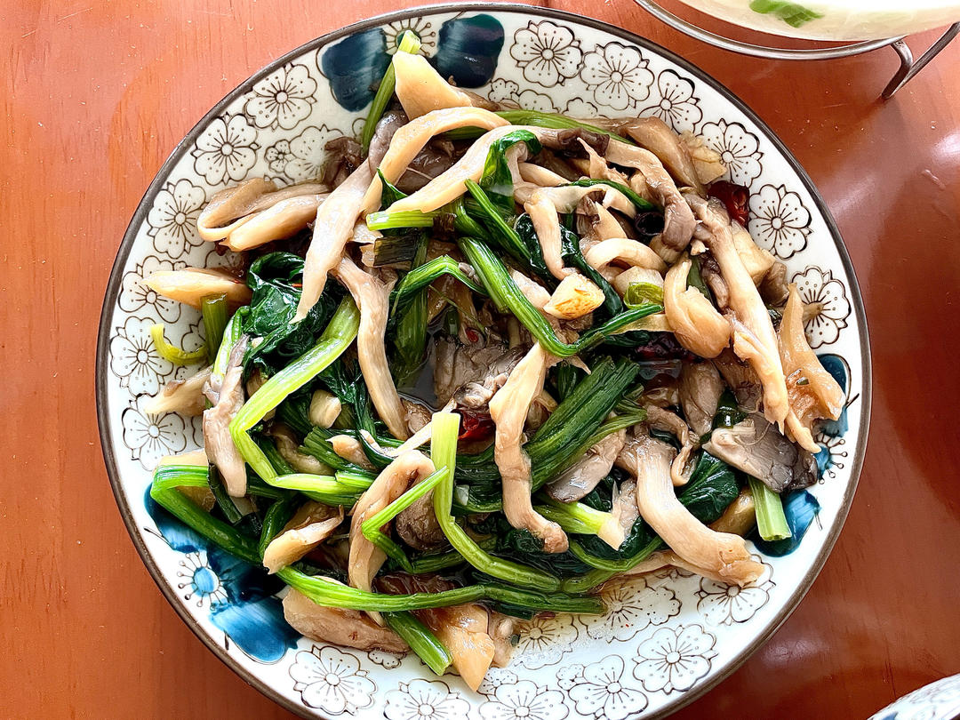 减脂餐！香辣过瘾超好吃的菠菜拌平菇