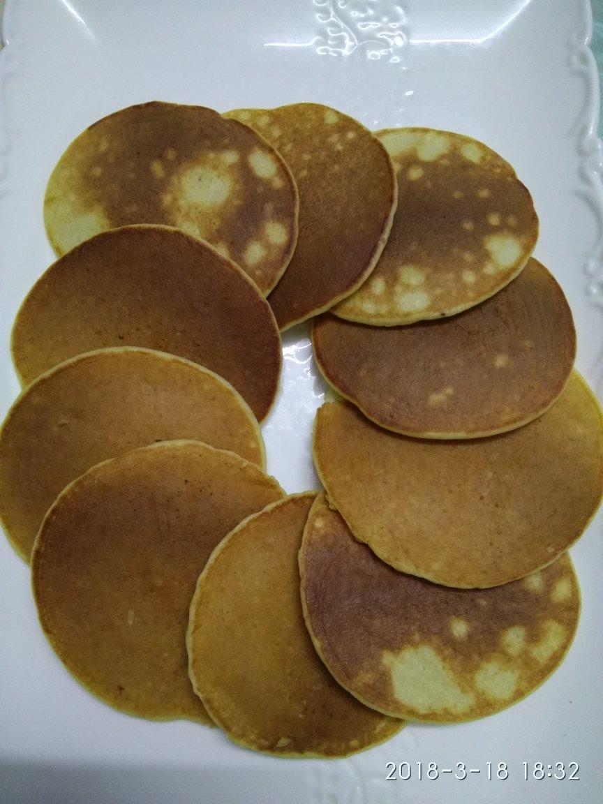 【减脂早餐】无油香蕉松饼（超简单）