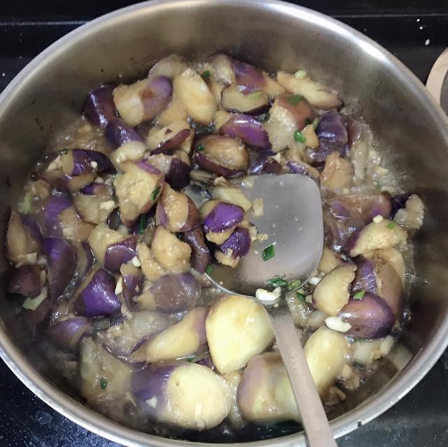 红烧茄子，好吃到舔盘子