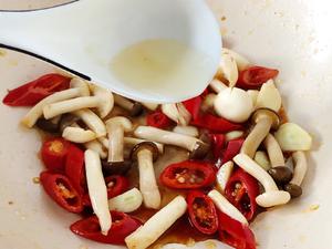 一次一盘不够吃‼️吃不胖的西兰花菌菇炒虾仁的做法 步骤5