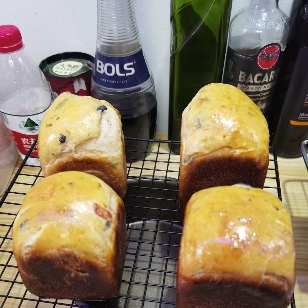 洋葱酵液油浸番茄橄榄吐司｜咸味面包的秘密！