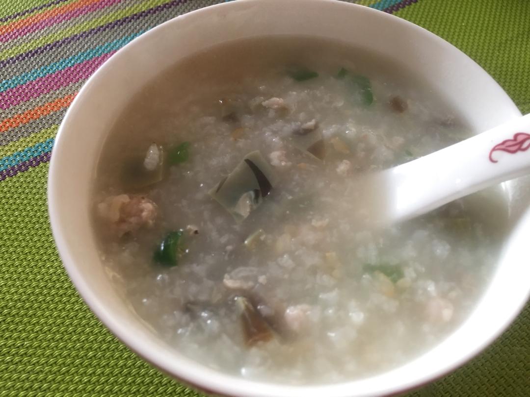 十五分钟快手之香滑皮蛋瘦肉粥(附五分钟电饭煲电压力锅更快捷方法)