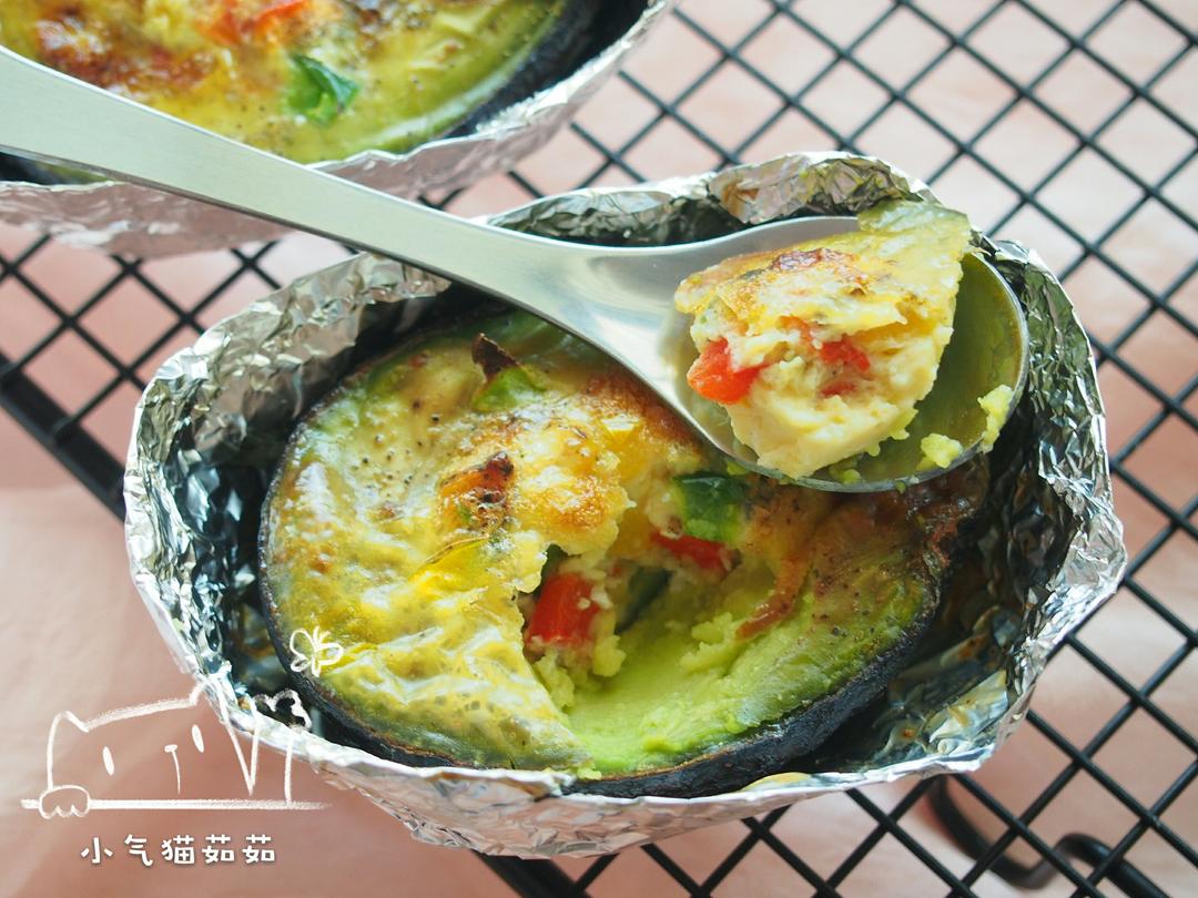 牛油果烤鸡蛋