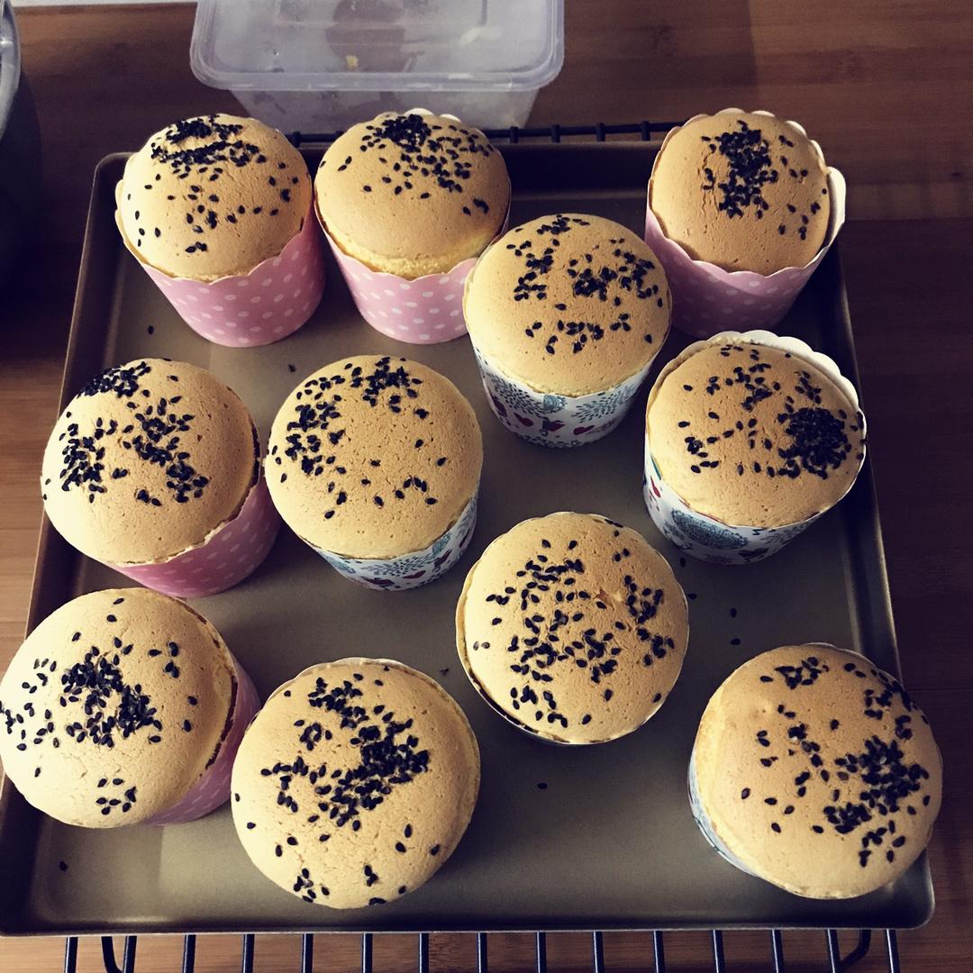 不塌不凹的纸杯戚风蛋糕