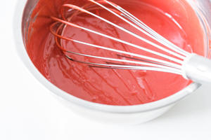 红丝绒草莓蛋糕卷【北鼎烤箱菜谱】的做法 步骤8