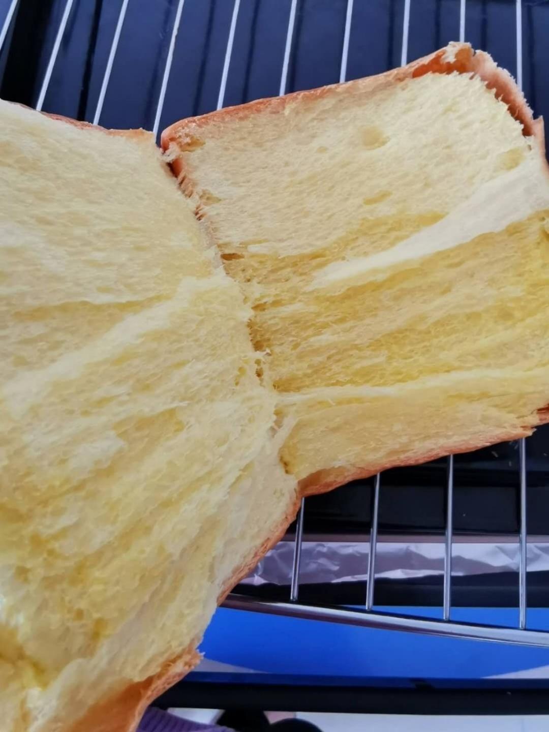 超级绵软拉丝的——牛奶南瓜吐司