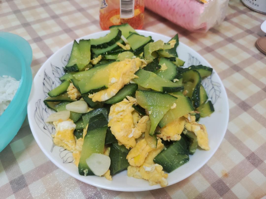 五分钟下饭菜黄瓜火腿炒鸡蛋