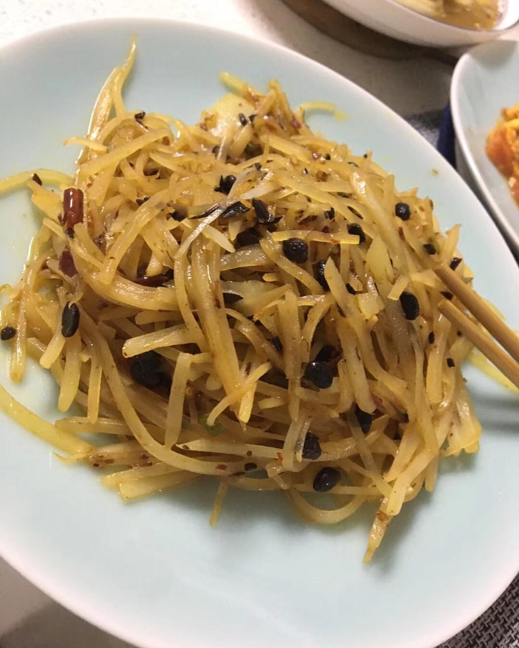 酸辣土豆丝-不用再愁不辣不酸了