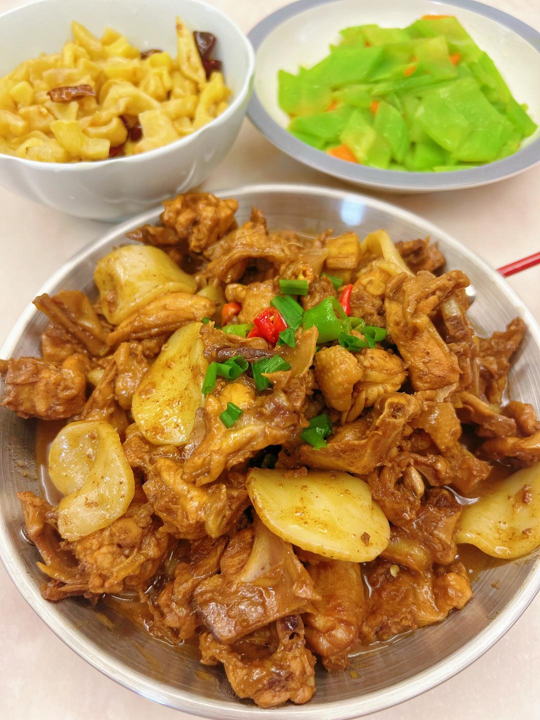 家常鸡架骨炒年糕