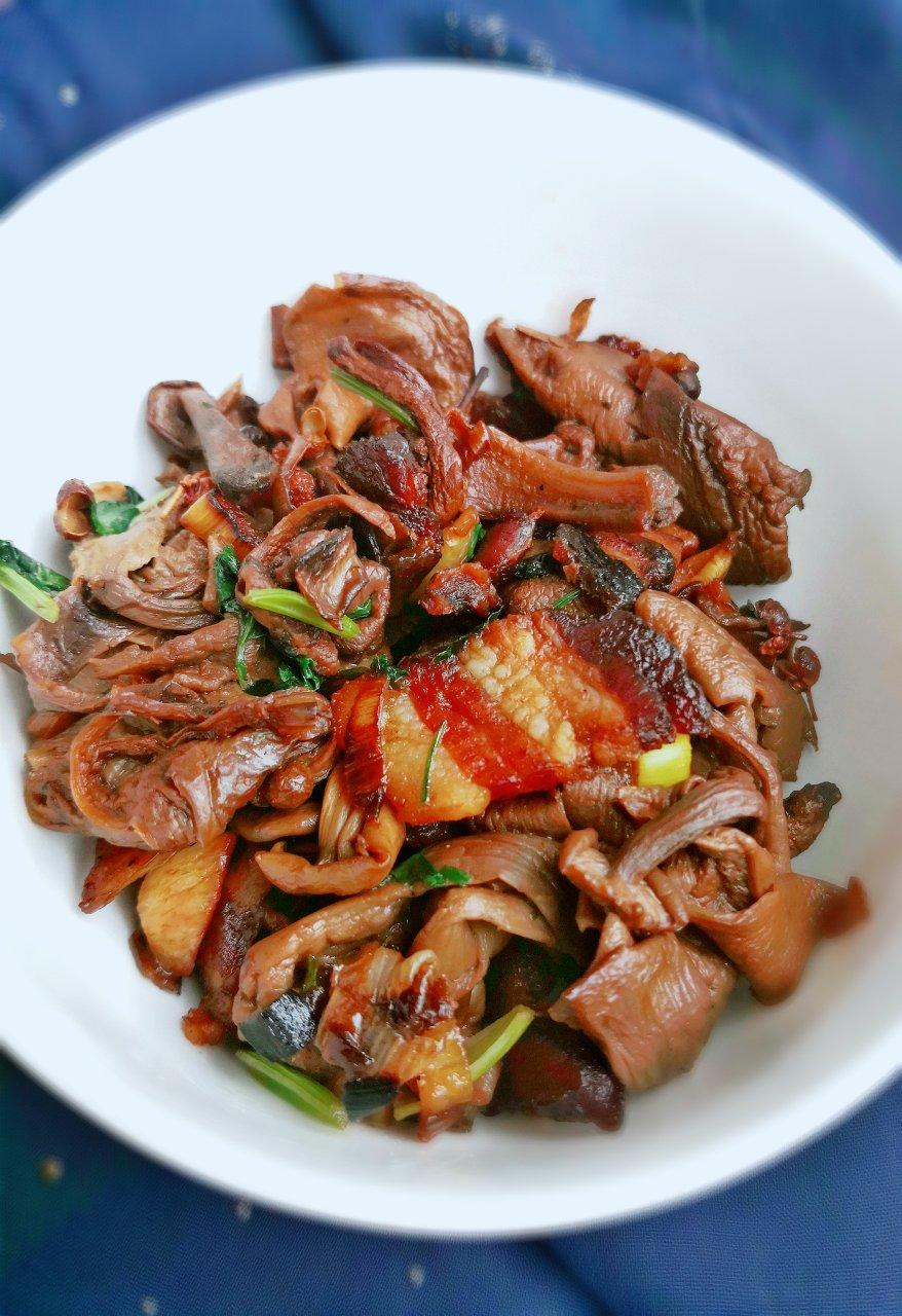 茶树菇炒腊肉