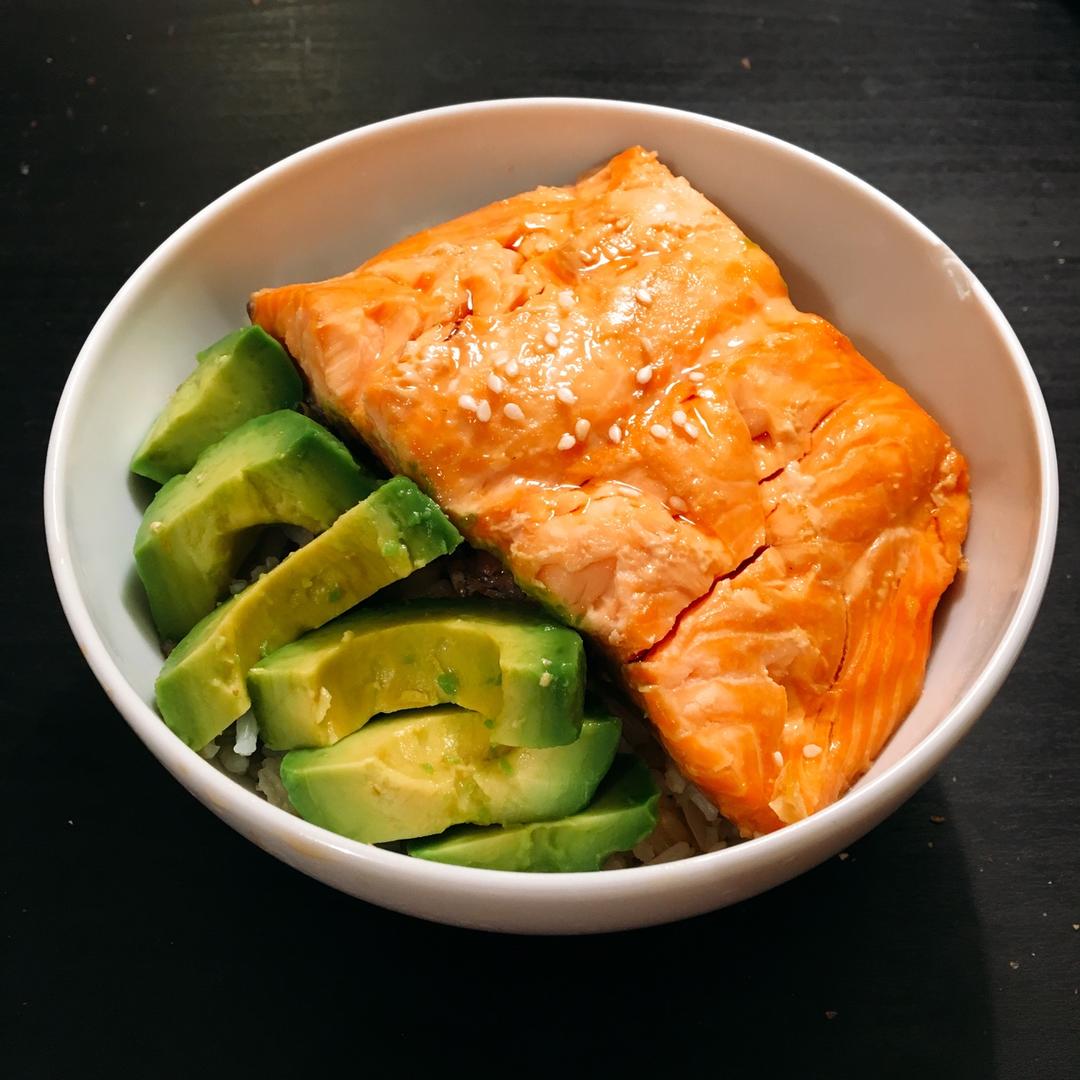 三文鱼牛油果拌饭