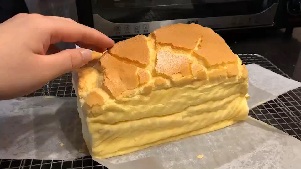 堪比柯基屁股
爆浆芝士🧀古早蛋糕