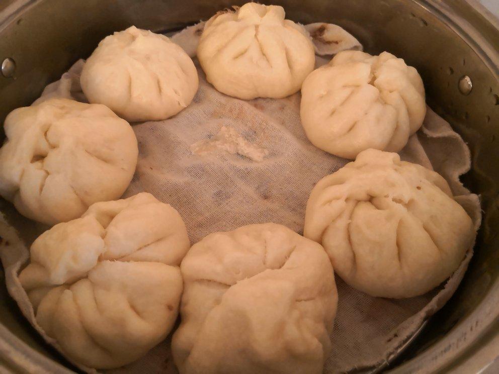 松软多汁的肉包子