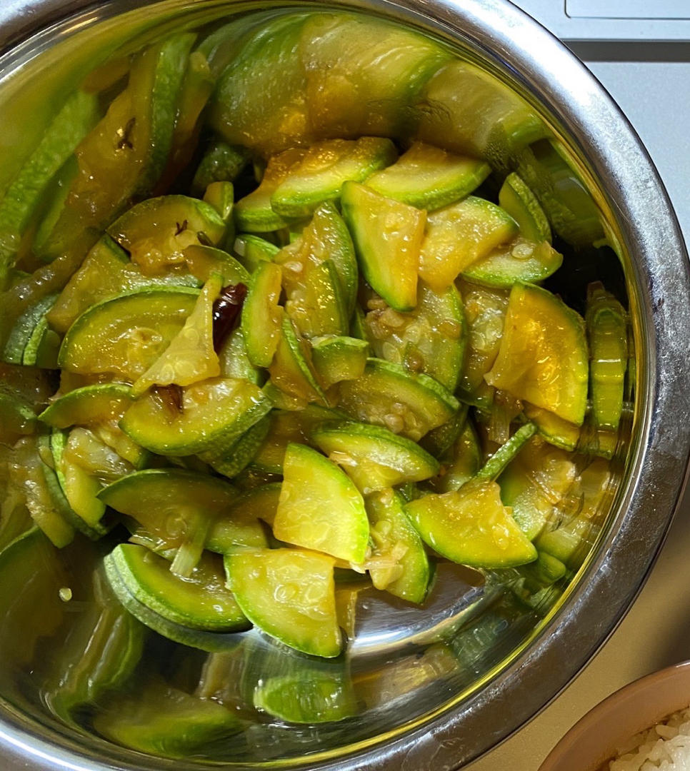 两只胖橘猫做的清炒西葫芦五分钟快手菜