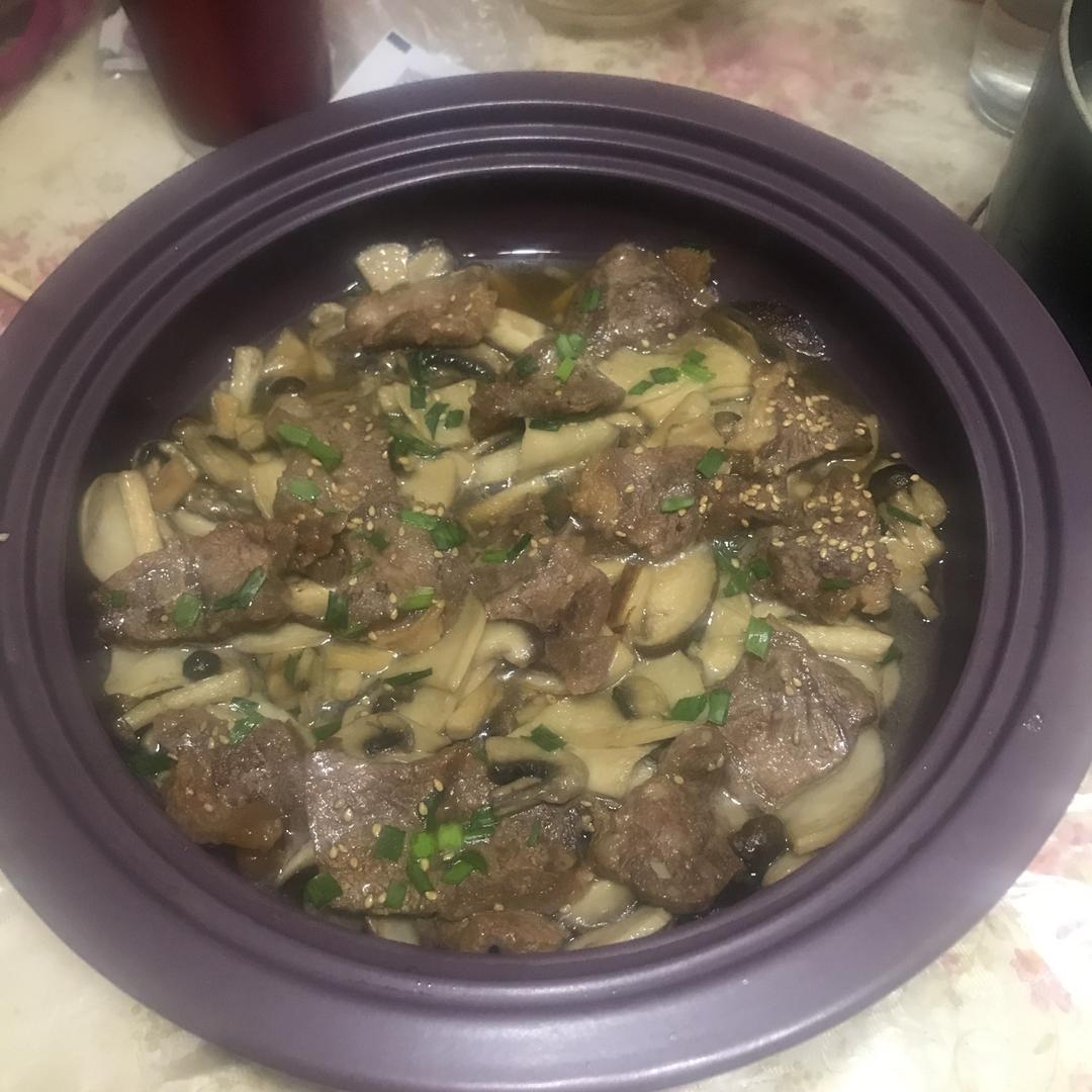菌菇牛肉煲
