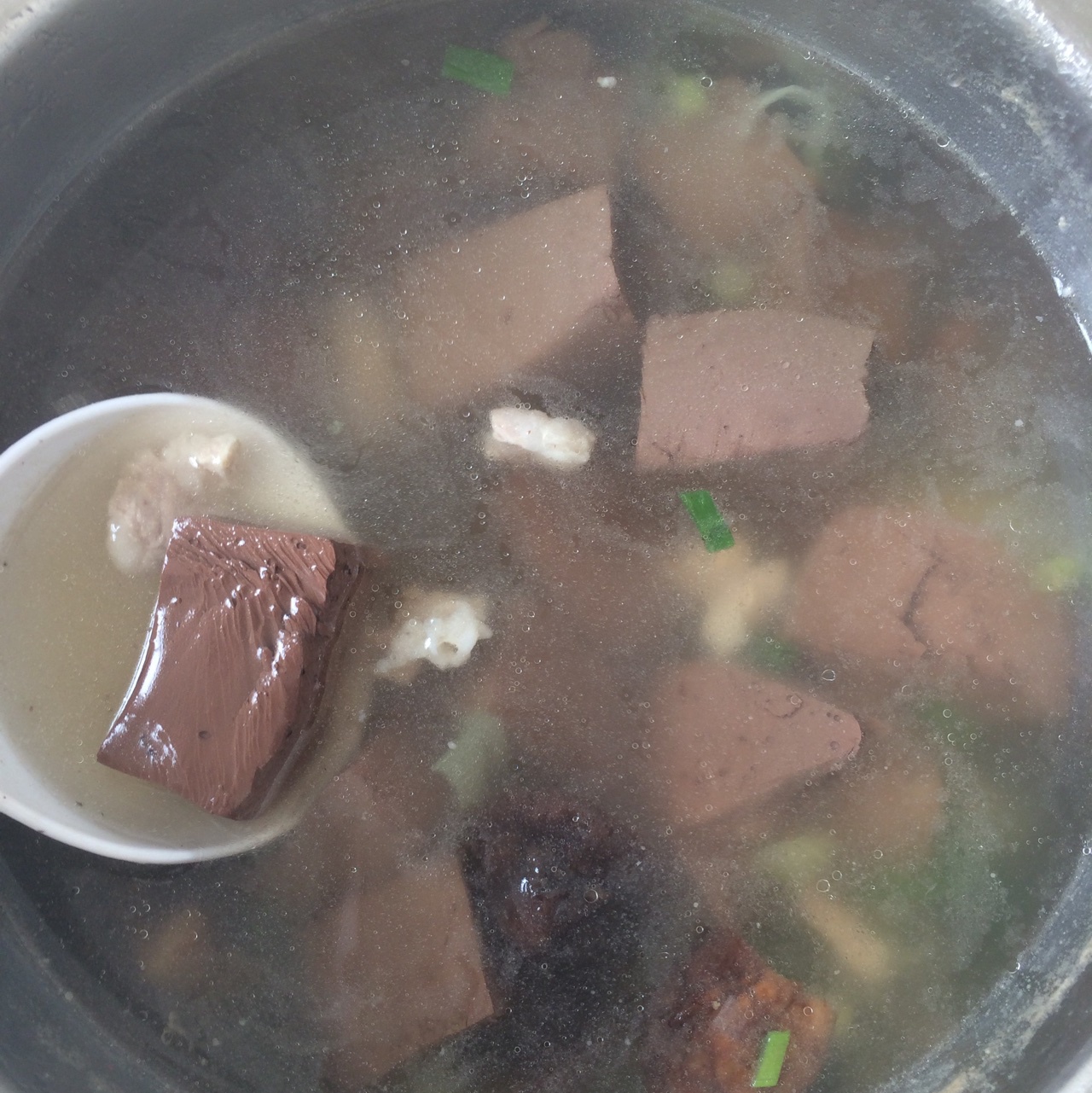 鲜菇猪红汤