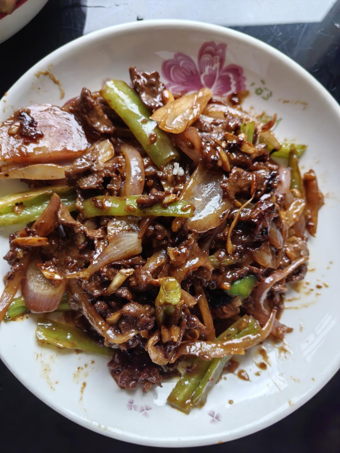 老少皆宜的一道“青椒洋葱爆炒牛肉”