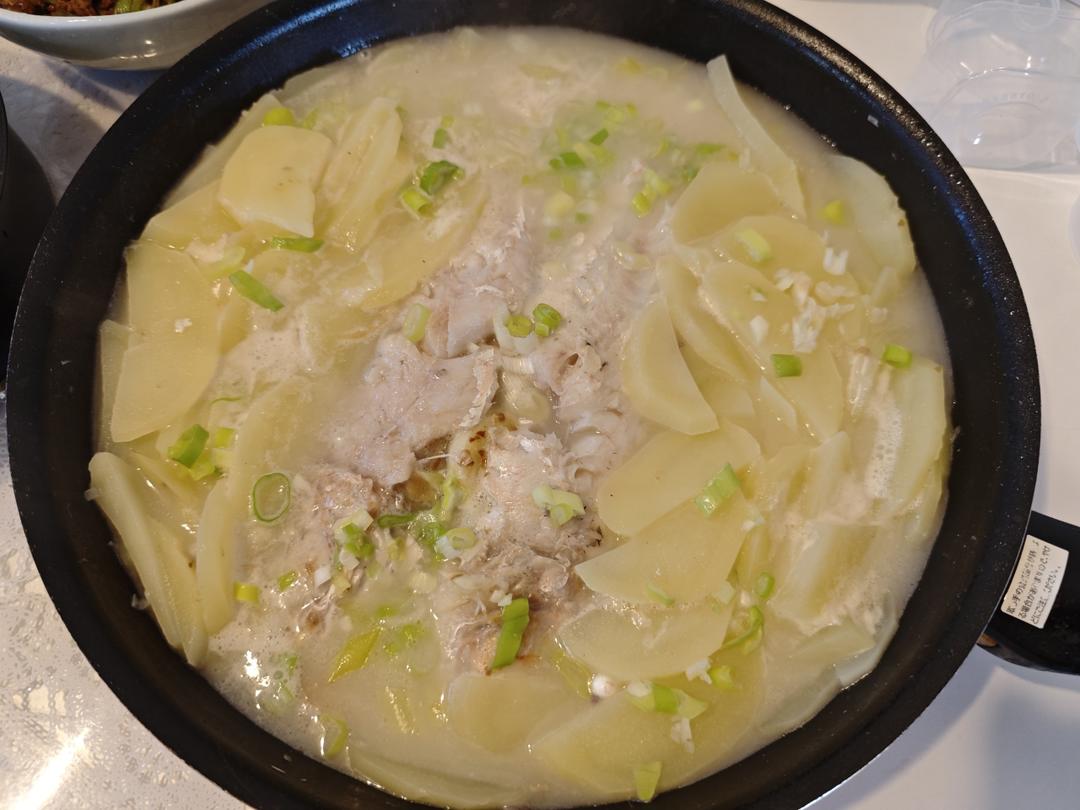 紫苏叶土豆鱼汤