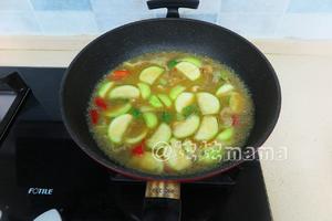 泰式南瓜鸡肉绿咖喱的做法 步骤13