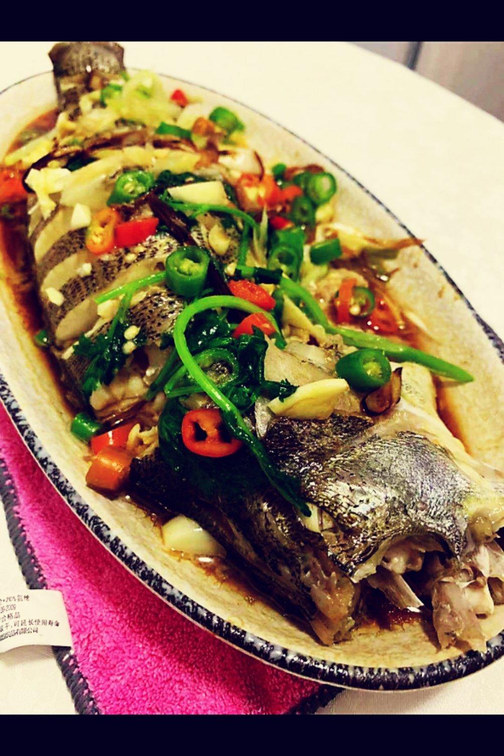 清蒸鲈鱼（家常做法）