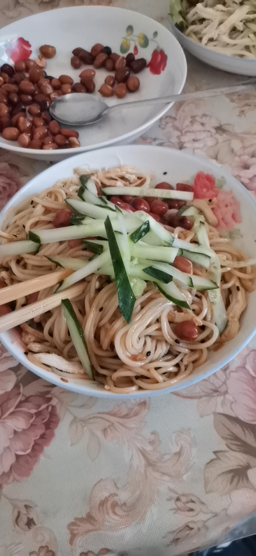 🥒鸡丝凉面