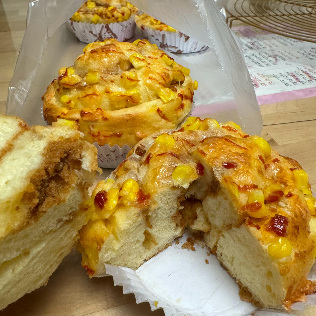 沙拉肉松面包🧀🍅🥗