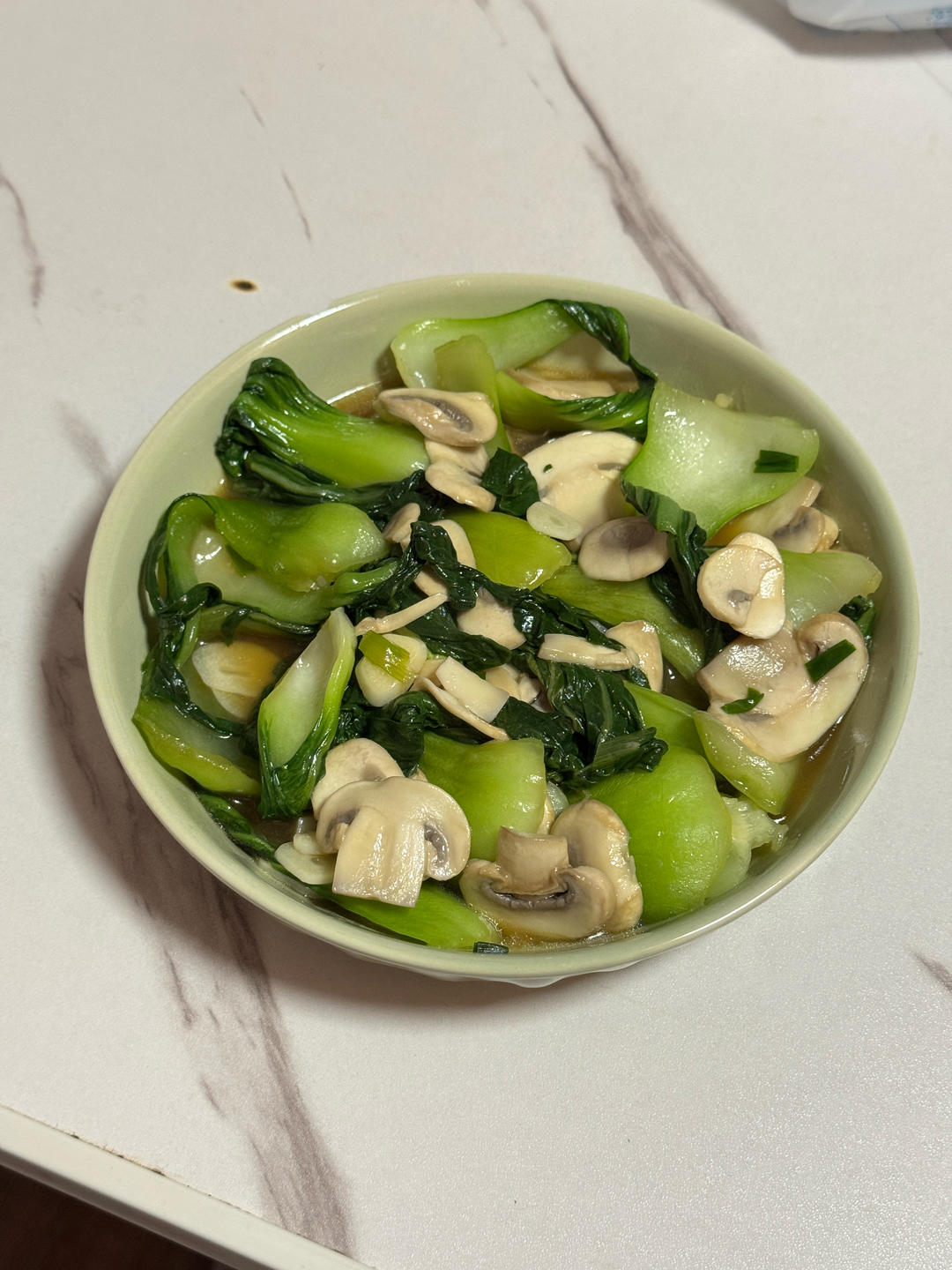 鲜美的口蘑炒青菜