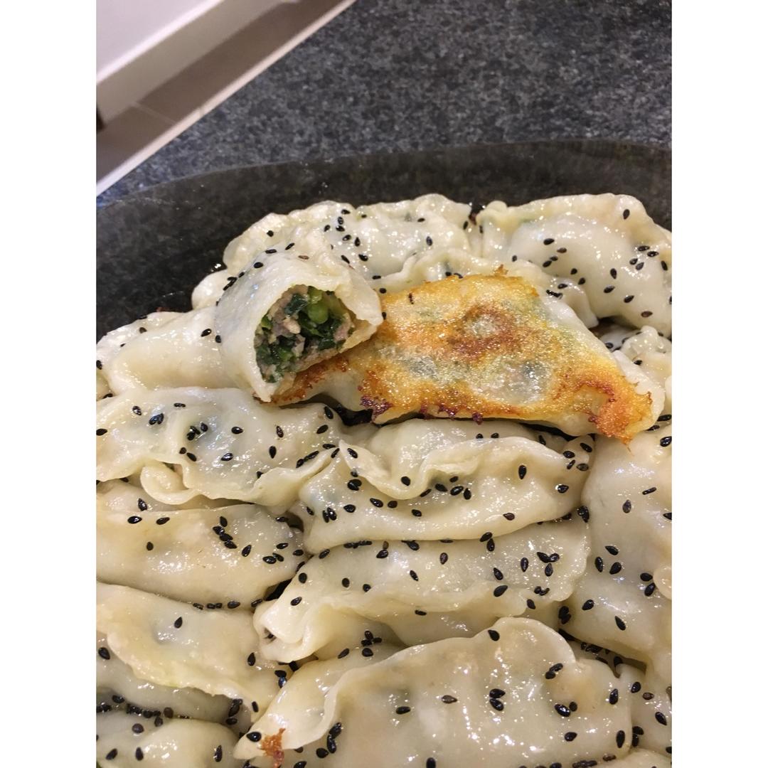 三鲜锅贴 Fried Dumplings