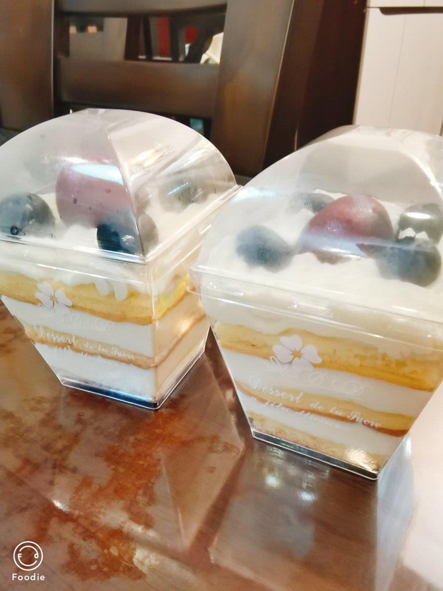 草莓奶油蛋糕盒子