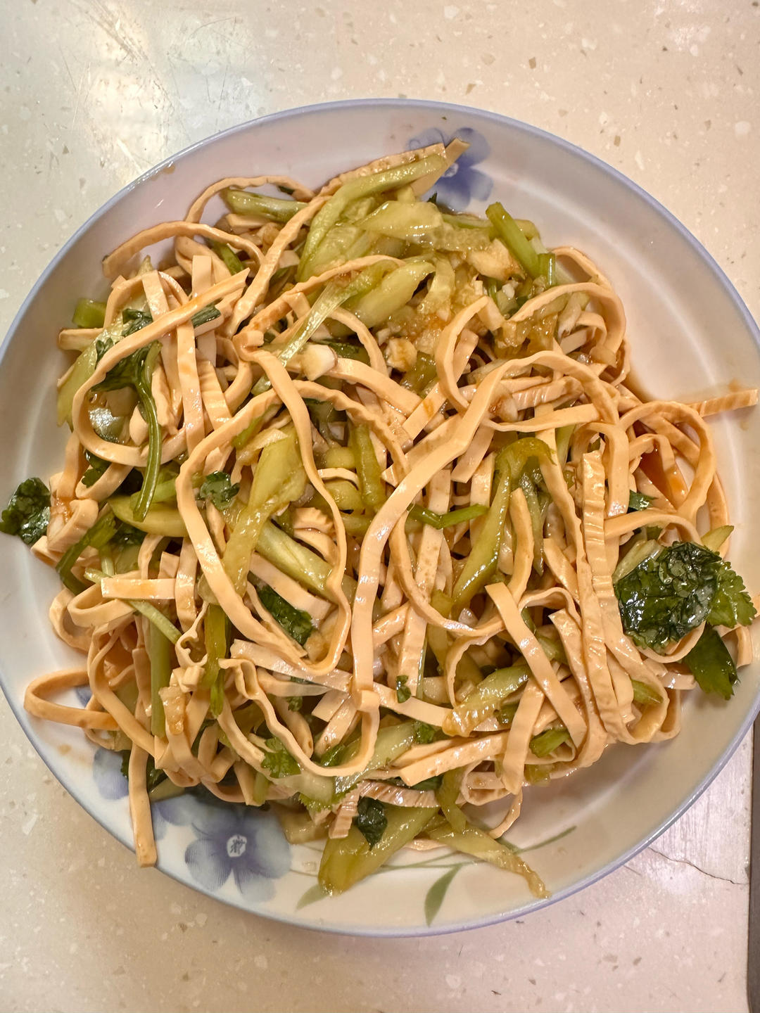 凉拌石屏豆腐丝