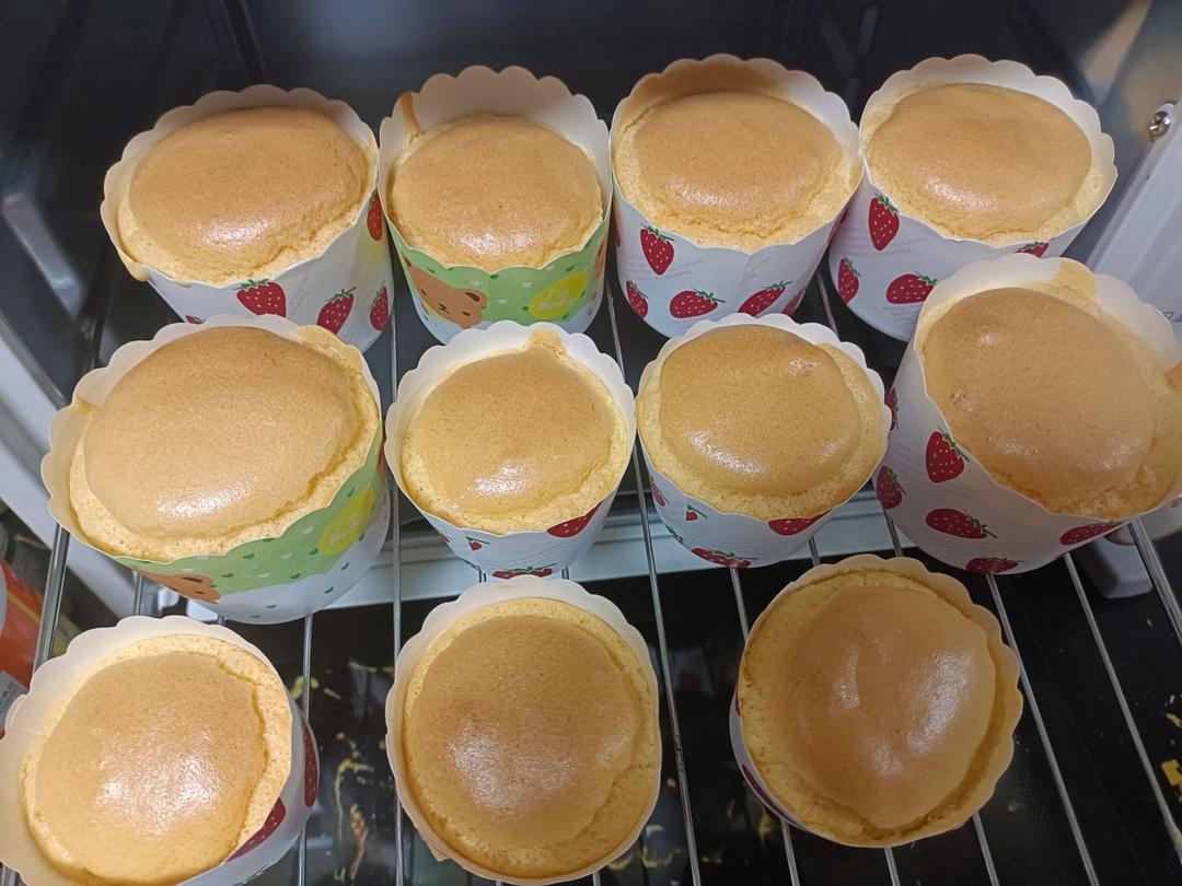 纸杯蛋糕 8寸戚风蛋糕的量