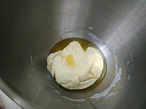 欧洲奶酪，秀出我的味道——酥皮蛋黄肉松奶酪月饼的做法 步骤5