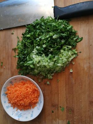 老郑家电饼铛私房菜--芹菜叶鱼饼的做法 步骤4